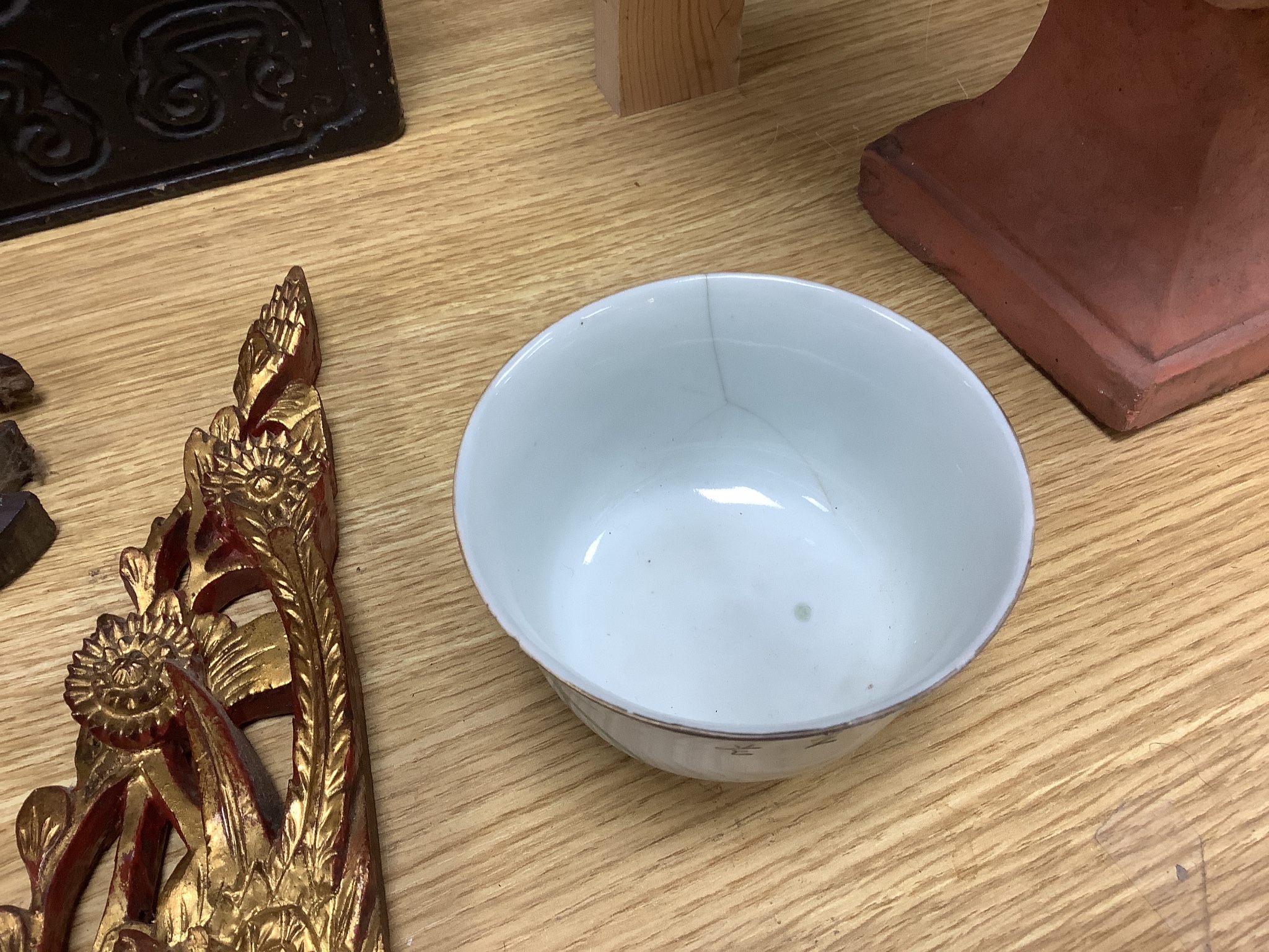 A Chinese famille rose rice bowl and cover and a pink enamel ‘dragon dish’, dish 14cm diameter